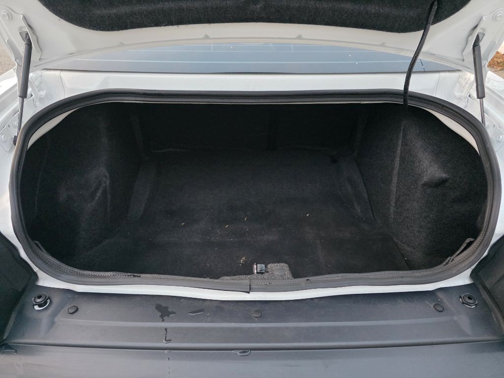 2015 Dodge Challenger Image 13