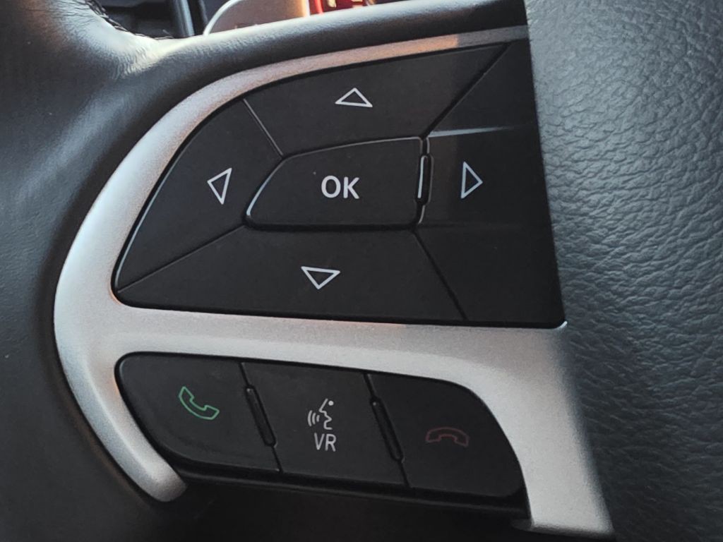 2015 Dodge Challenger Image 20