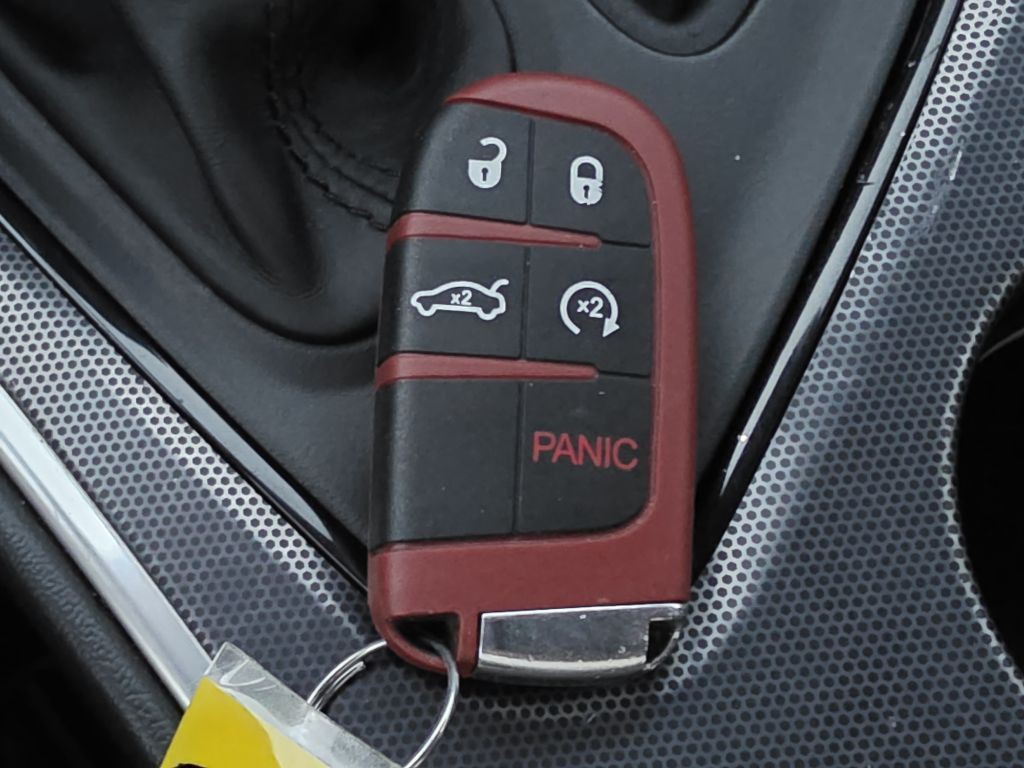 2015 Dodge Challenger Image 24