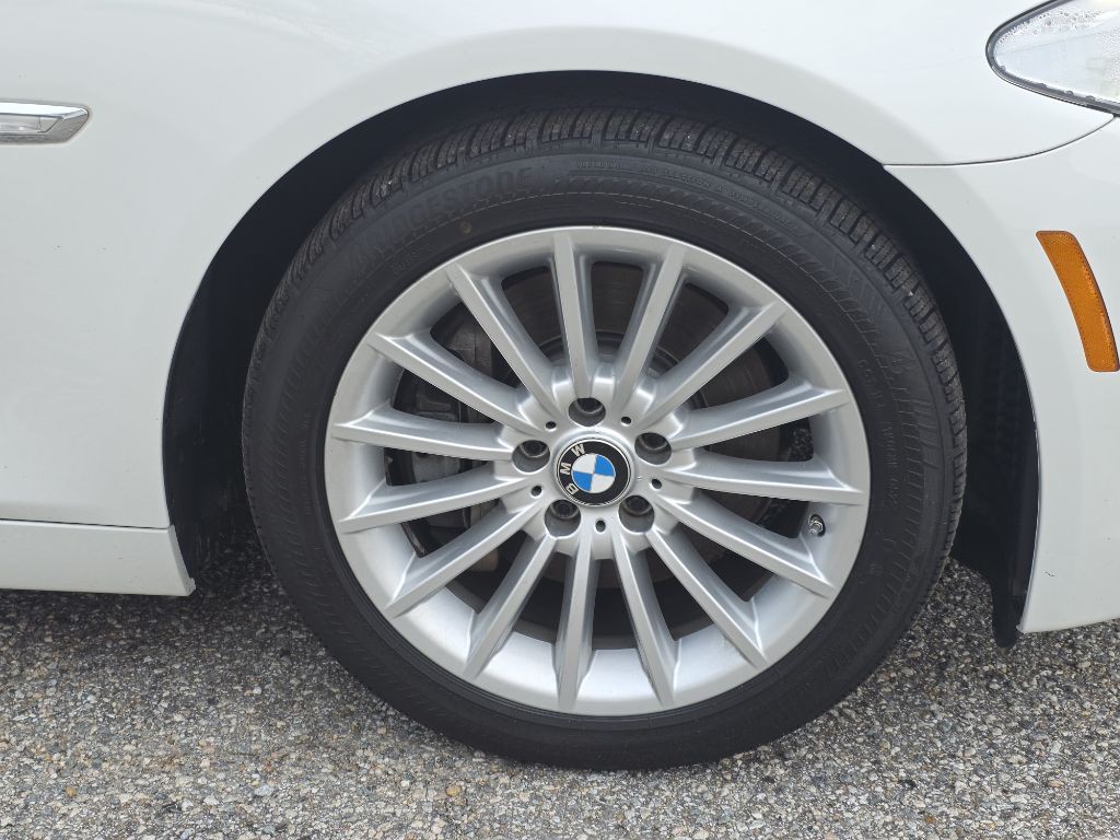 2013 BMW 5 Series Image 11