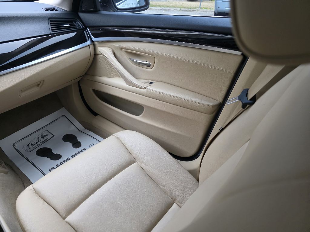 2013 BMW 5 Series Image 16