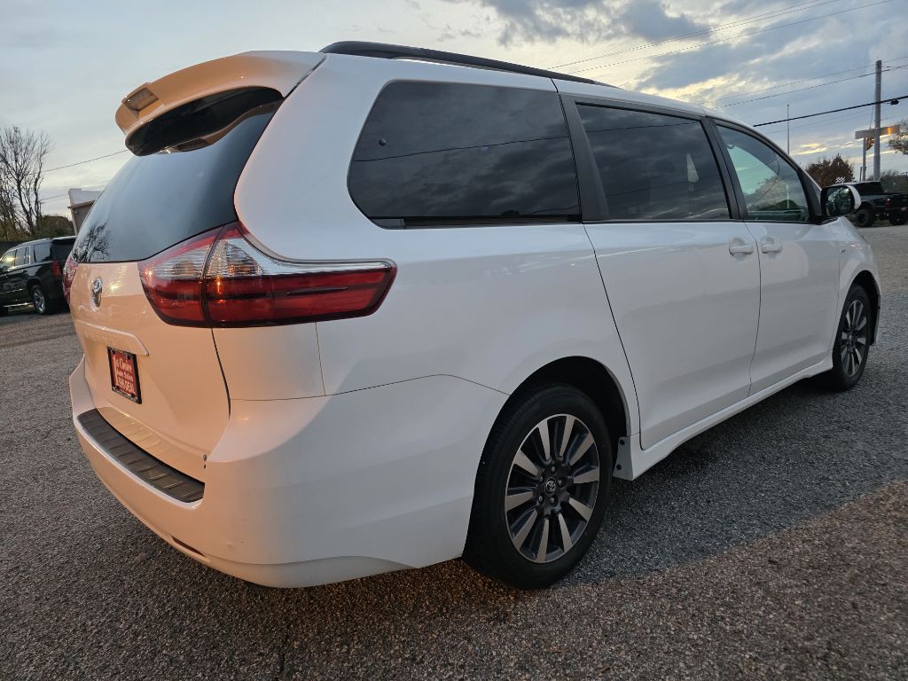 2018 Toyota Sienna Image 4