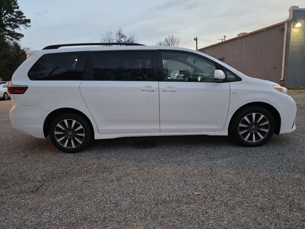 2018 Toyota Sienna Image 5