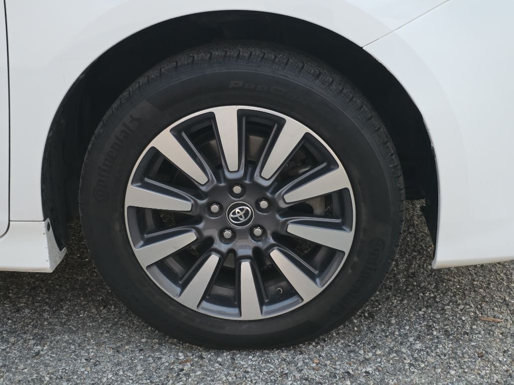2018 Toyota Sienna Image 10