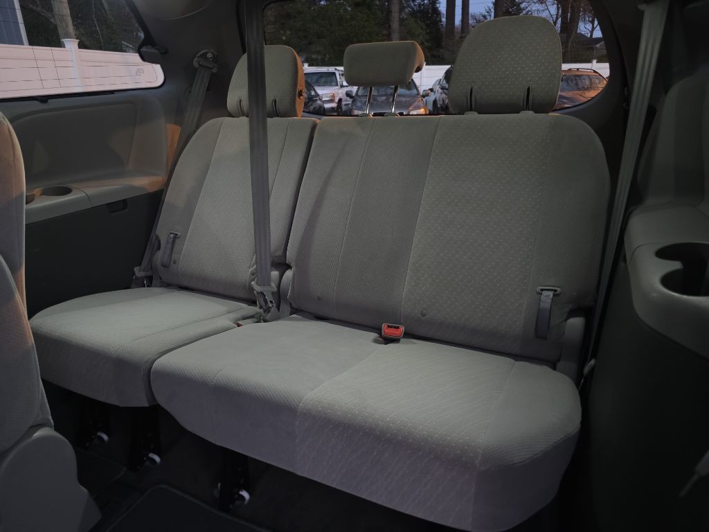 2018 Toyota Sienna Image 12