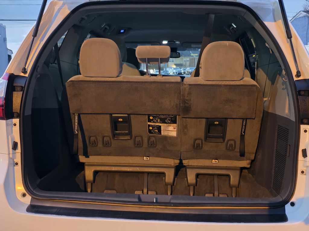 2018 Toyota Sienna Image 13