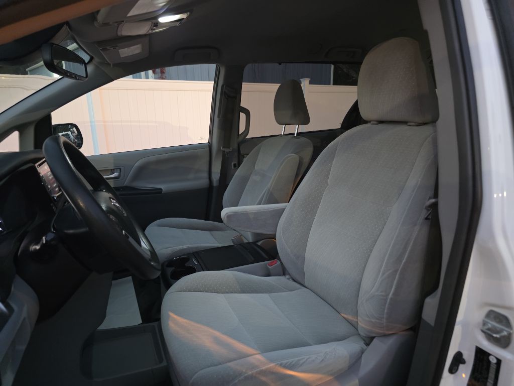 2018 Toyota Sienna Image 20
