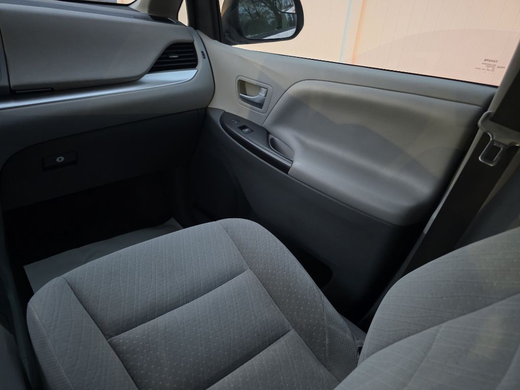 2018 Toyota Sienna Image 21