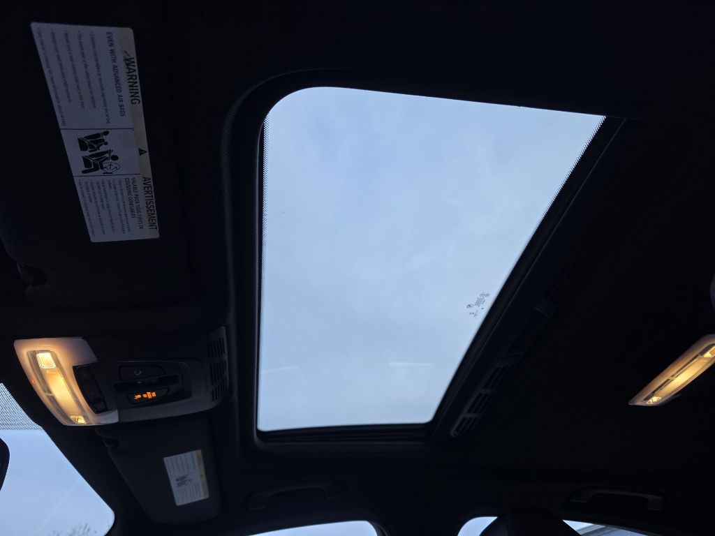 2017 BMW 3 Series Image 22