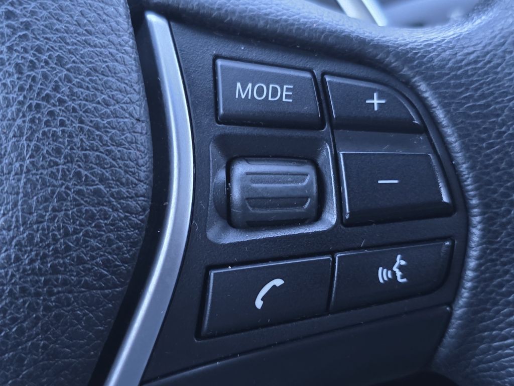 2017 BMW 3 Series Image 27