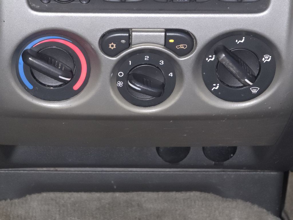 2005 Chevrolet Colorado Image 24