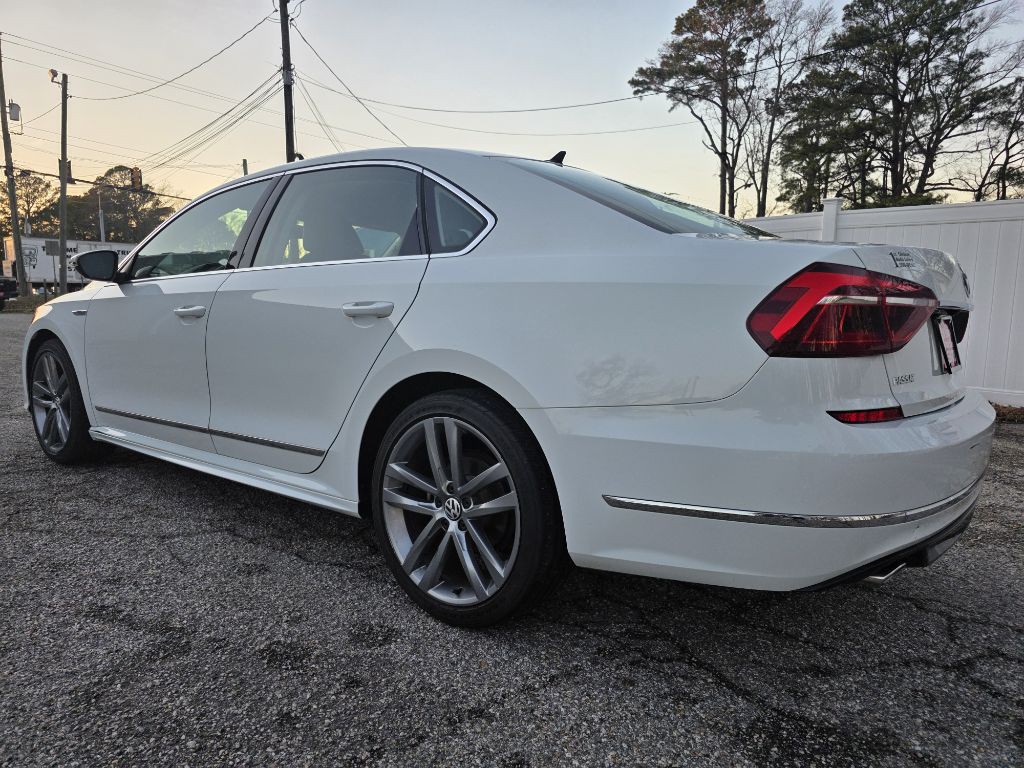 2017 Volkswagen Passat Image 2