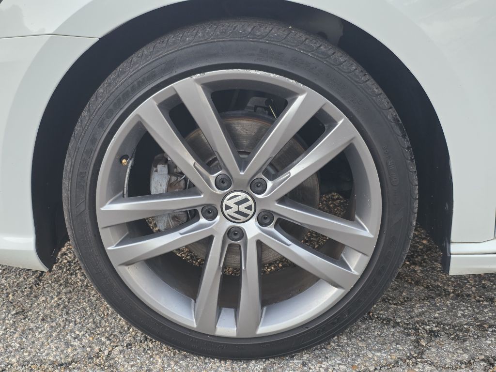 2017 Volkswagen Passat Image 9