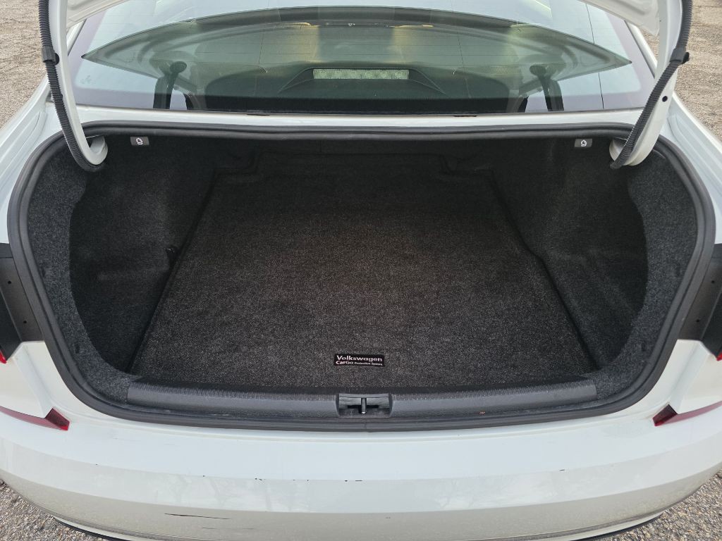 2017 Volkswagen Passat Image 11