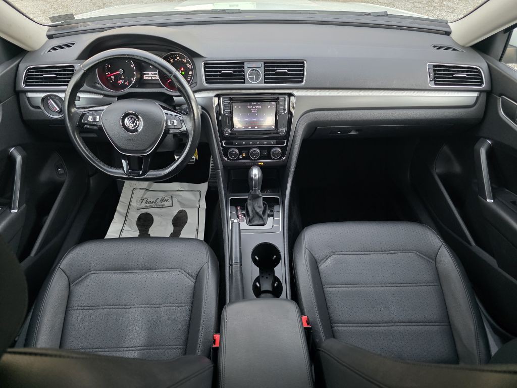 2017 Volkswagen Passat Image 14