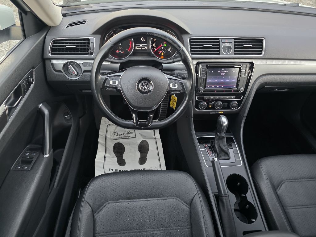 2017 Volkswagen Passat Image 15