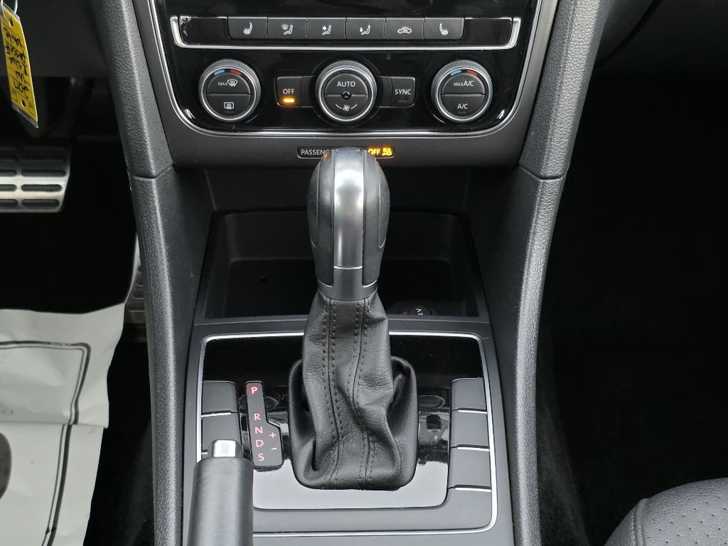 2017 Volkswagen Passat Image 17