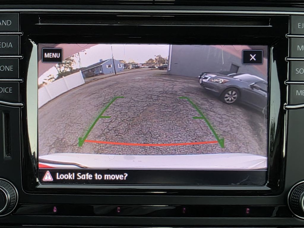 2017 Volkswagen Passat Image 20