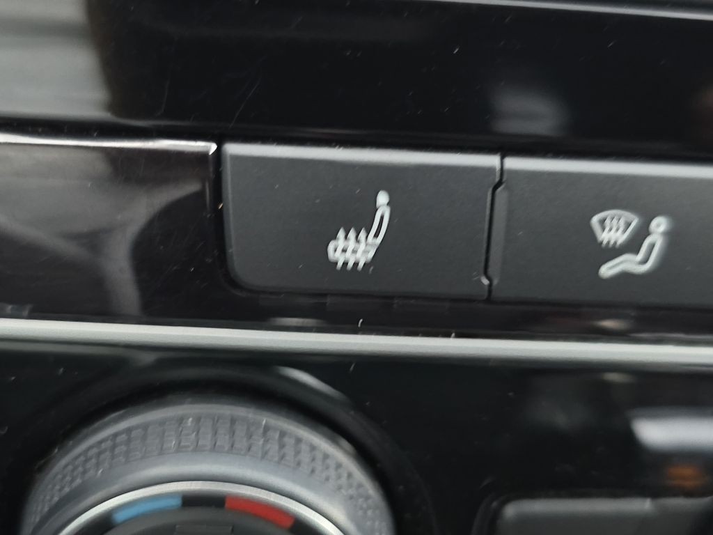 2017 Volkswagen Passat Image 23