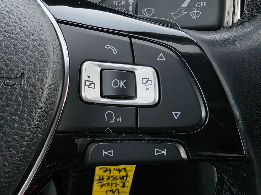 2017 Volkswagen Passat Image 24