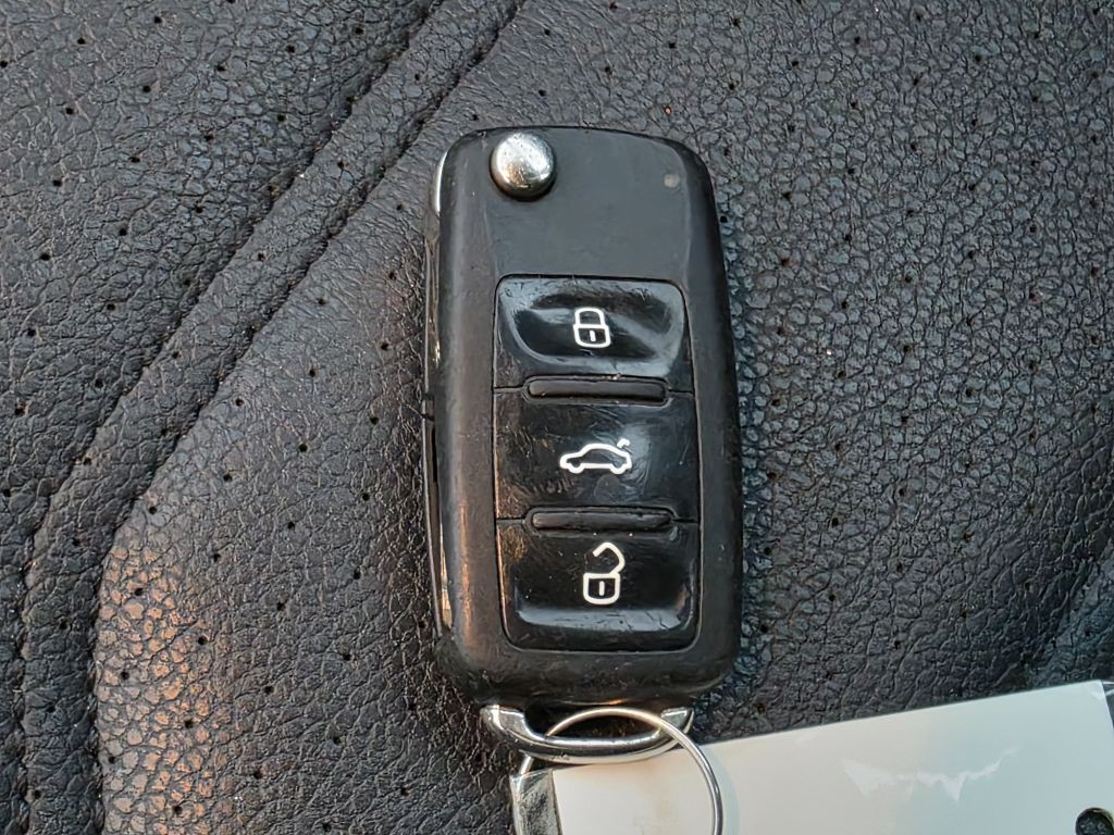 2017 Volkswagen Passat Image 26