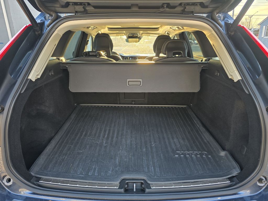 2018 Volvo XC60 Image 12