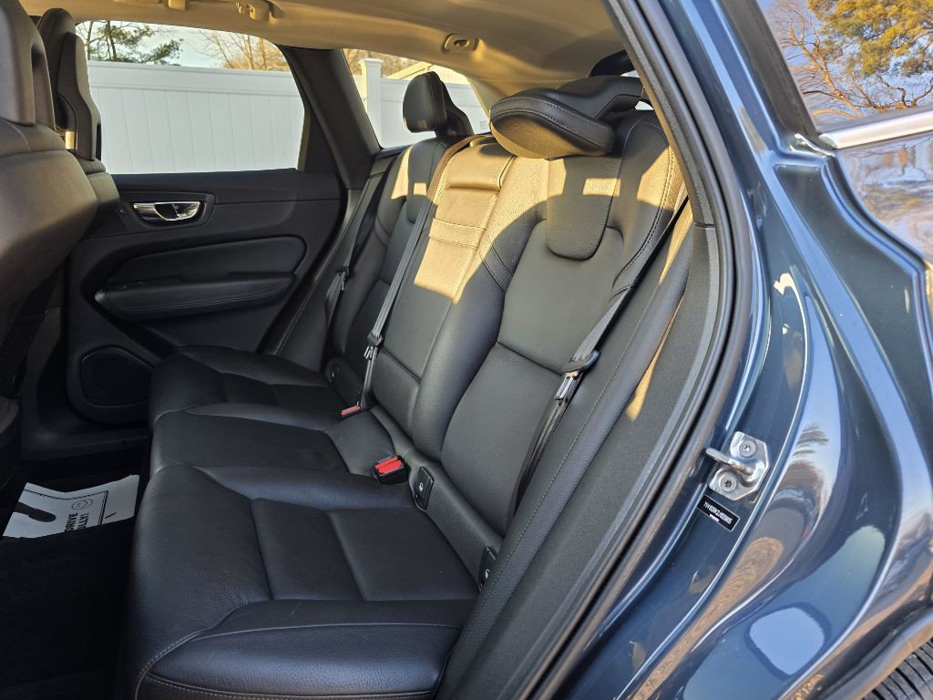 2018 Volvo XC60 Image 13