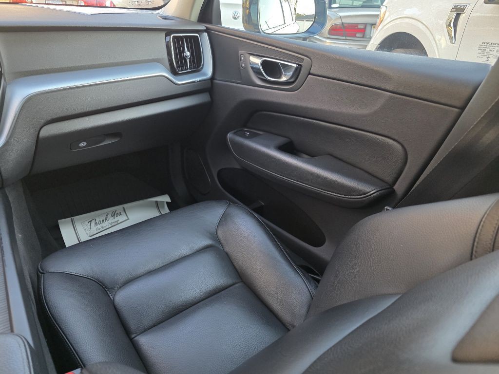 2018 Volvo XC60 Image 16