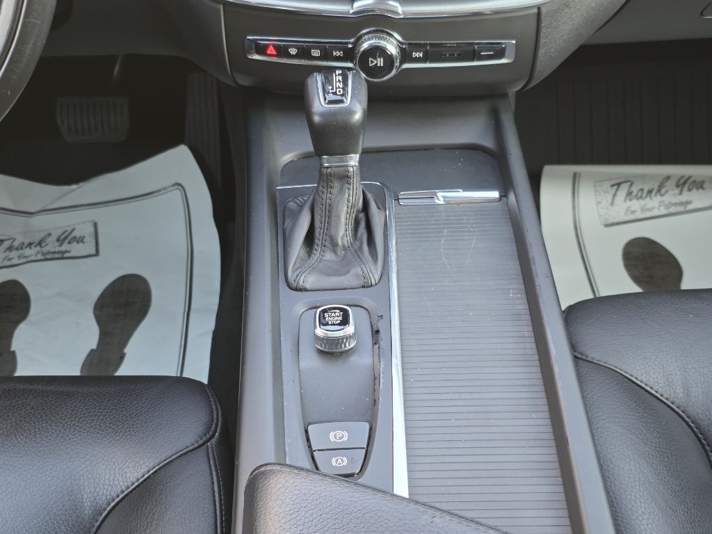 2018 Volvo XC60 Image 18