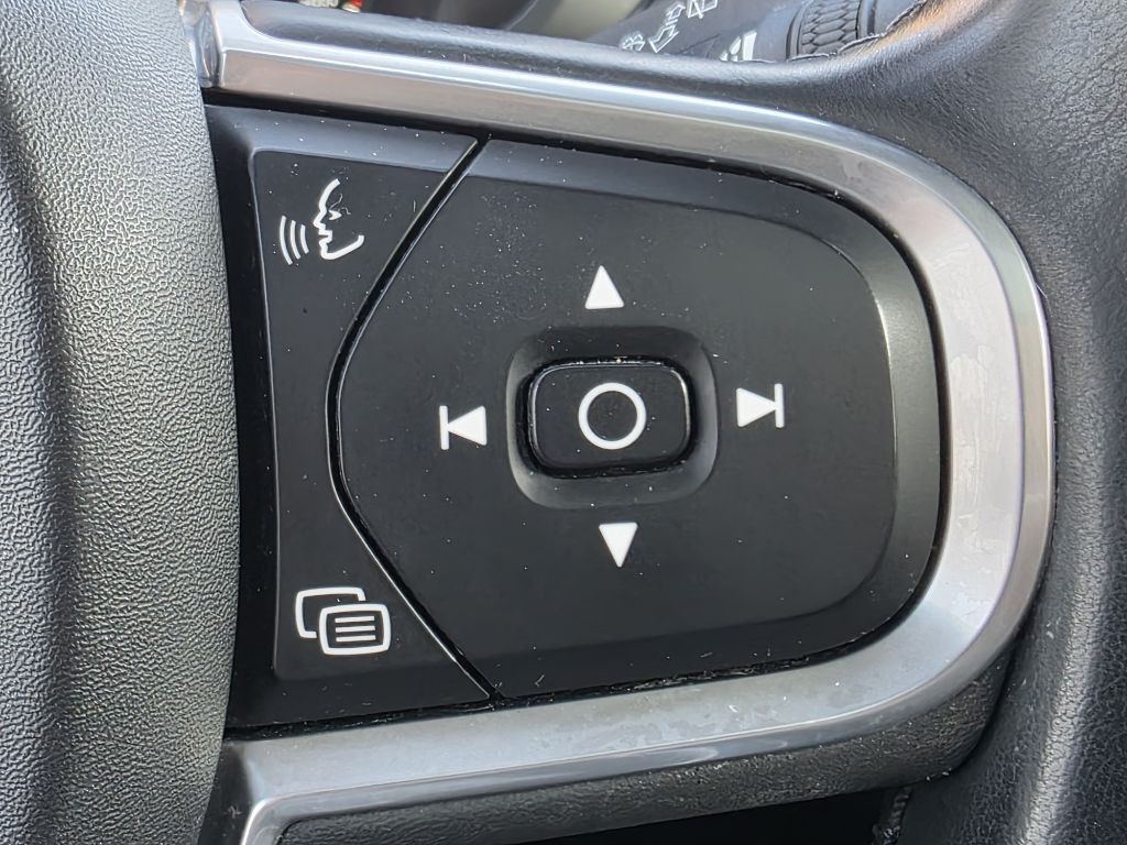 2018 Volvo XC60 Image 25