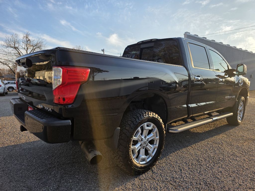 2017 Nissan Titan Image 6