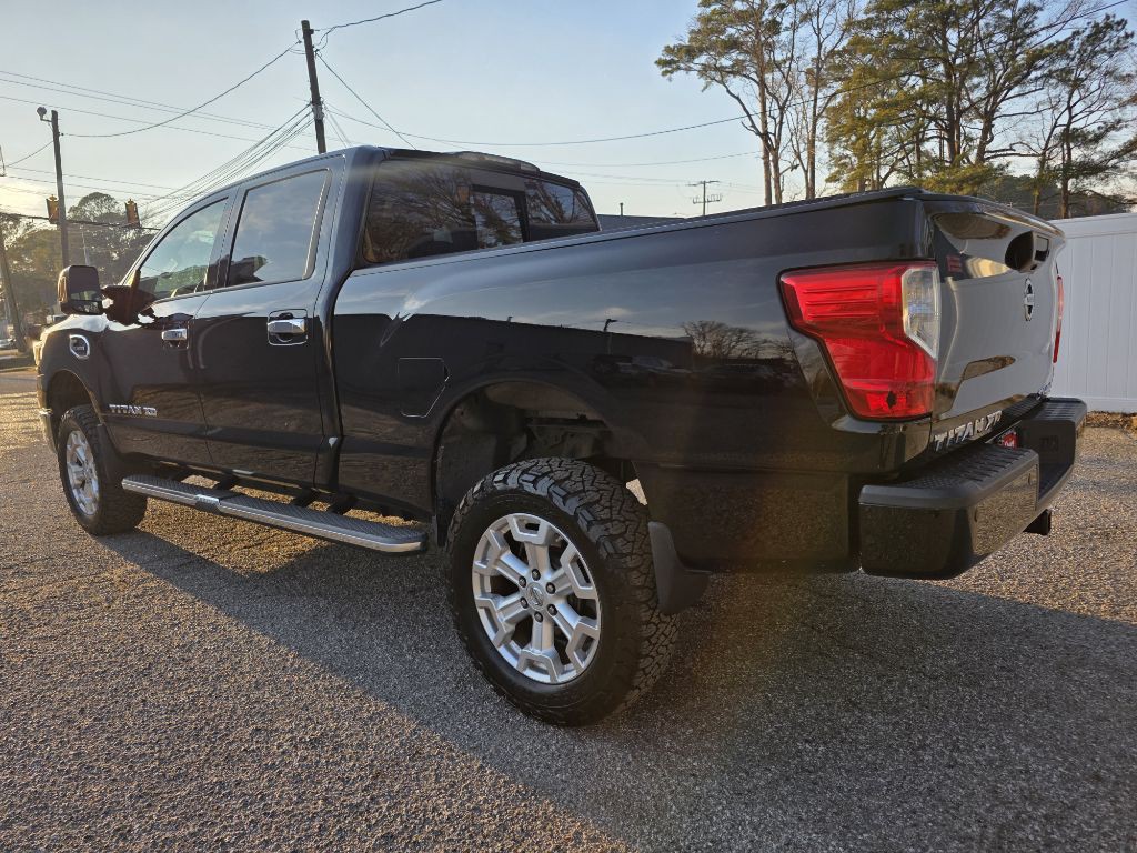 2017 Nissan Titan Image 8