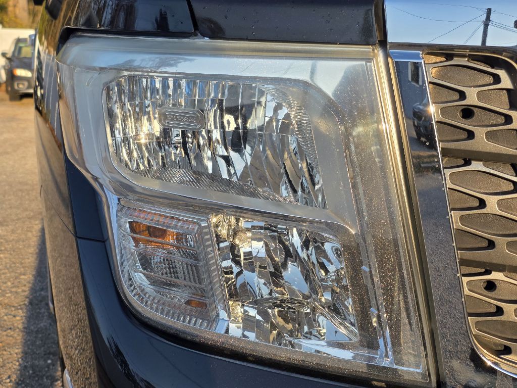 2017 Nissan Titan Image 9