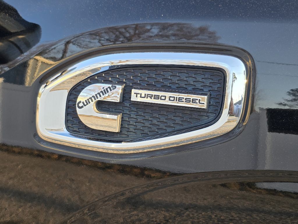 2017 Nissan Titan Image 13