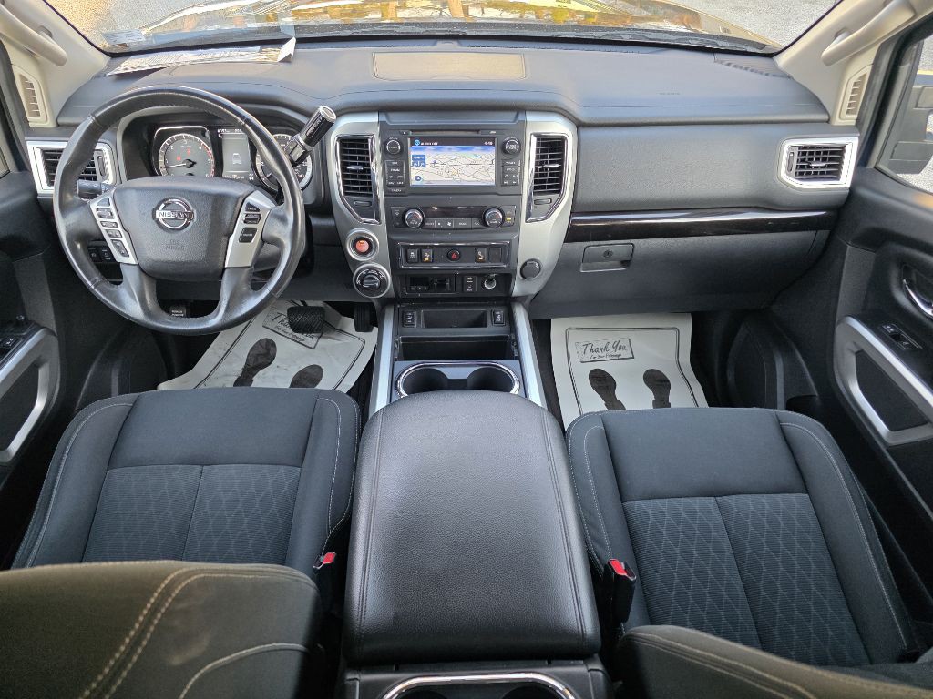 2017 Nissan Titan Image 15