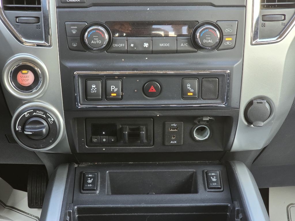 2017 Nissan Titan Image 19