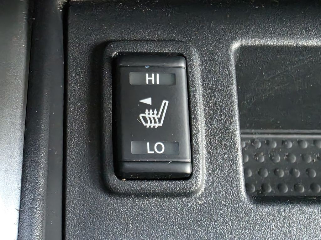 2017 Nissan Titan Image 23