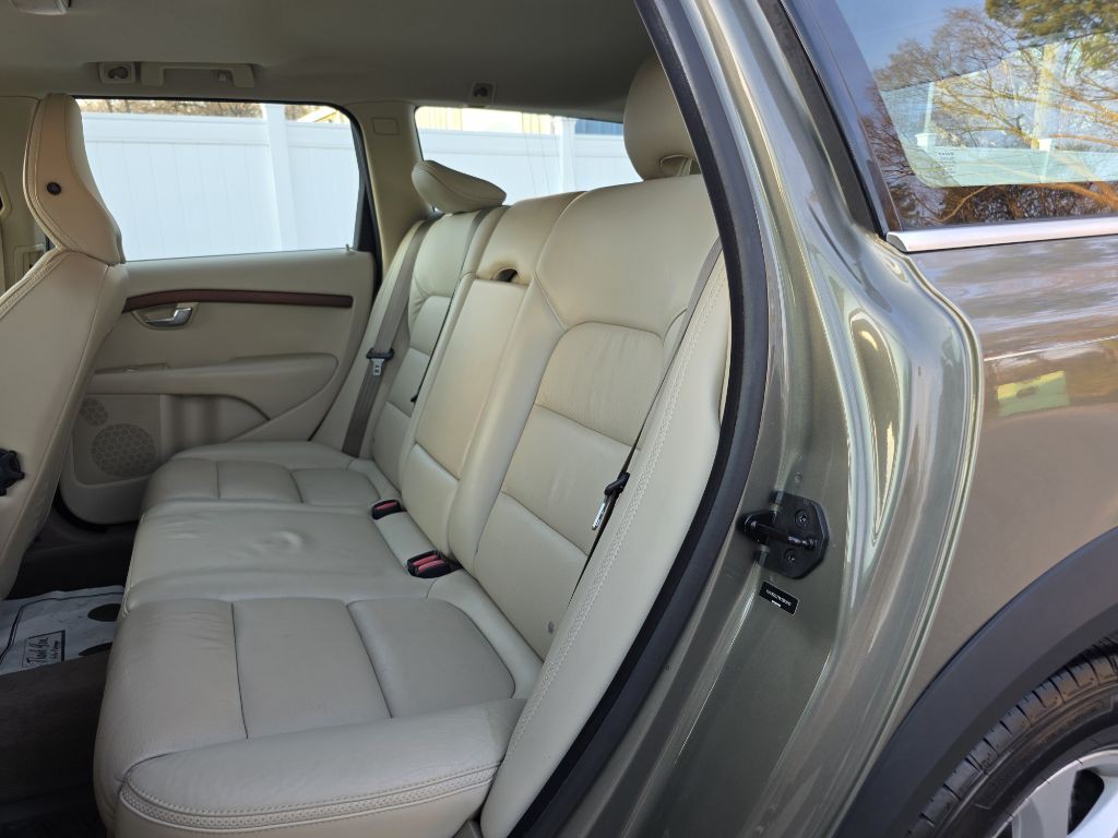 2010 Volvo XC70 Image 12