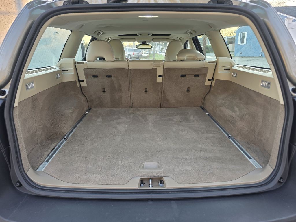 2010 Volvo XC70 Image 13