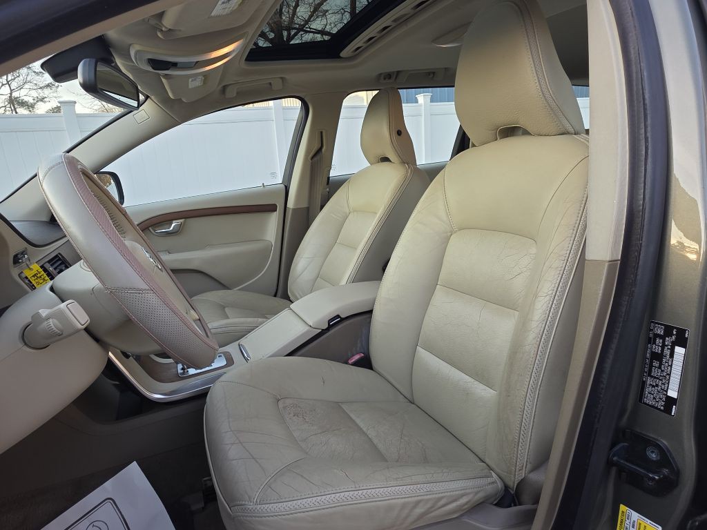 2010 Volvo XC70 Image 18