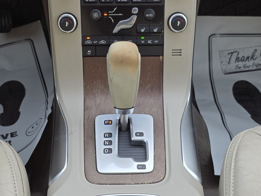 2010 Volvo XC70 Image 20