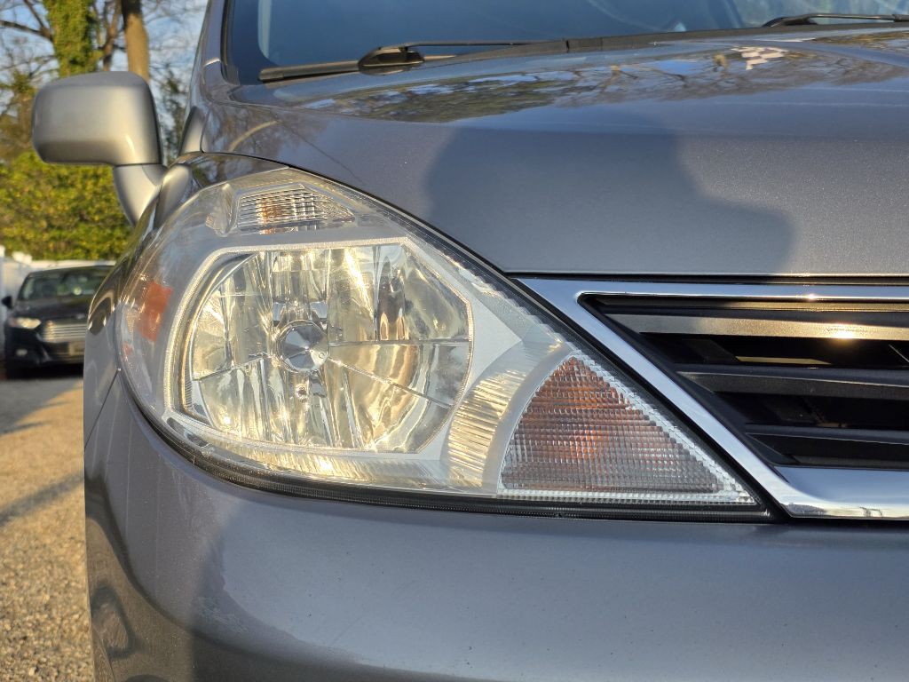 2012 Nissan Versa Image 9