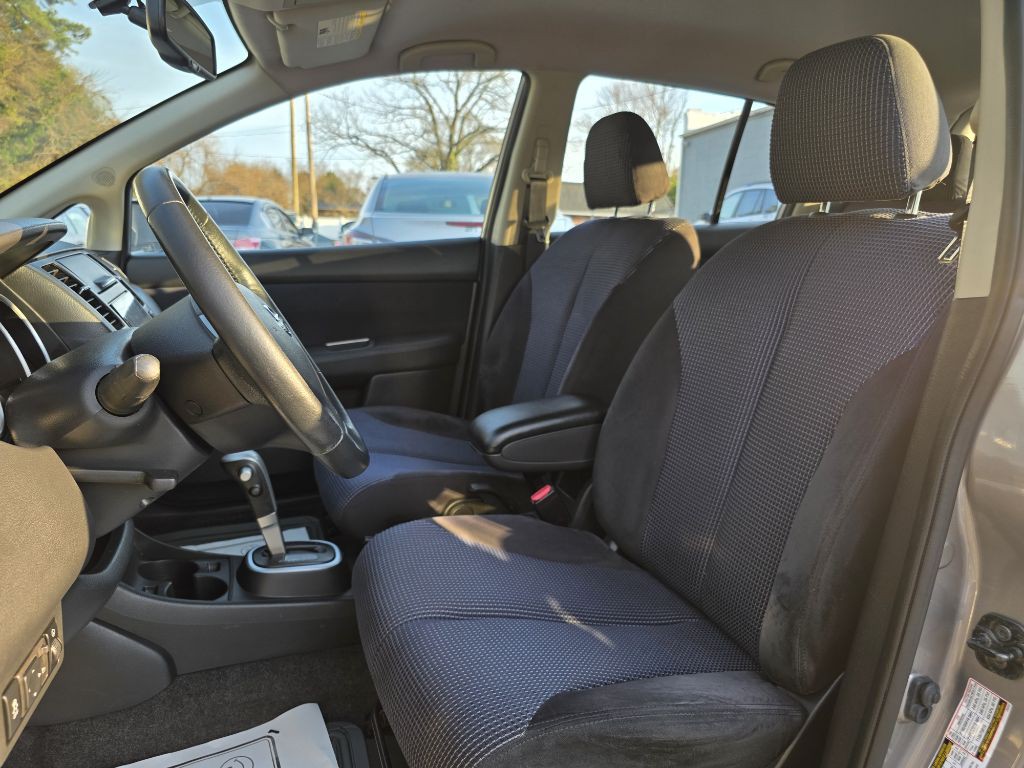 2012 Nissan Versa Image 16