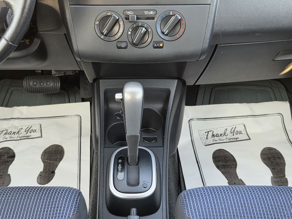 2012 Nissan Versa Image 17