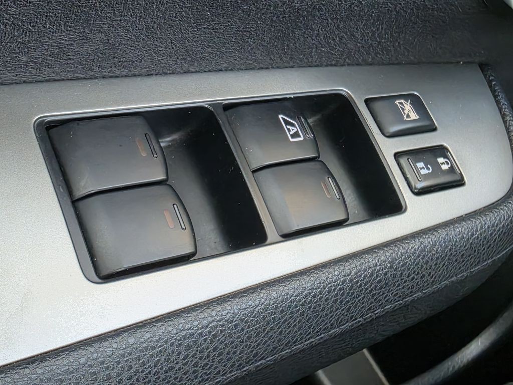 2012 Nissan Versa Image 21