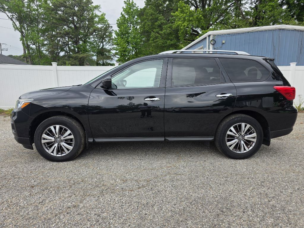 2018 Nissan Pathfinder Image 2