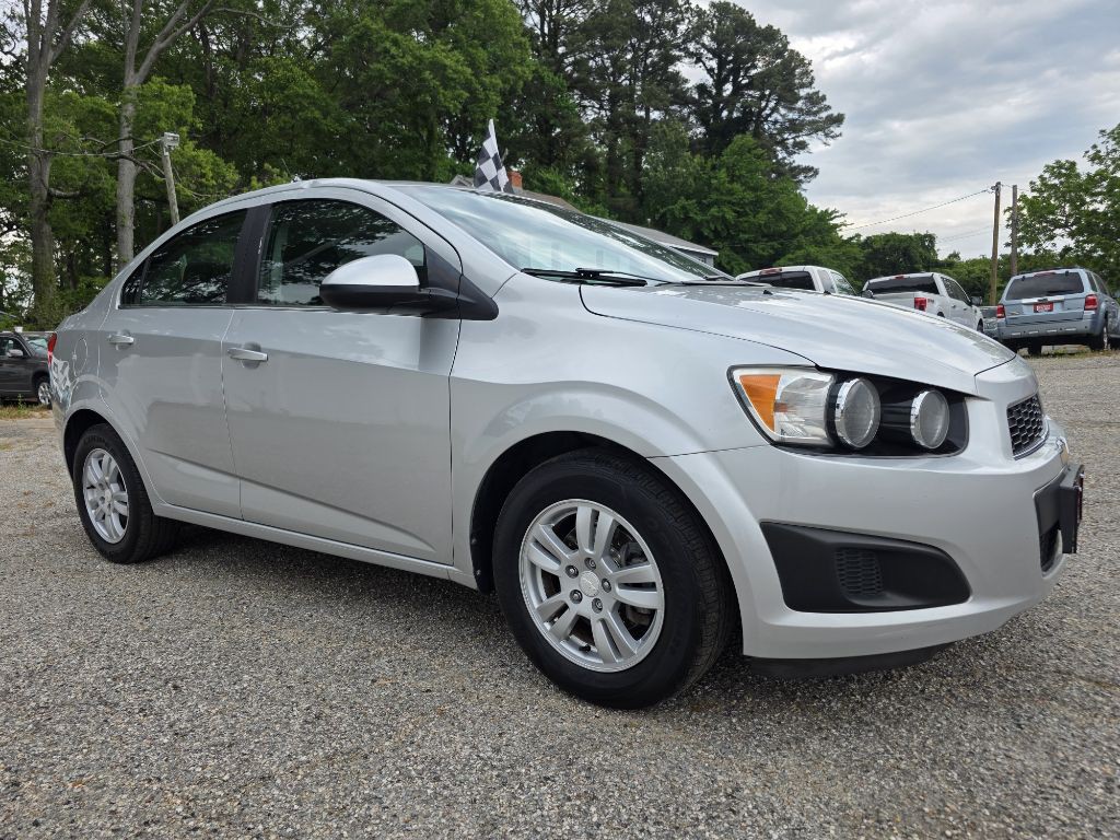 2016 Chevrolet Sonic Image 3