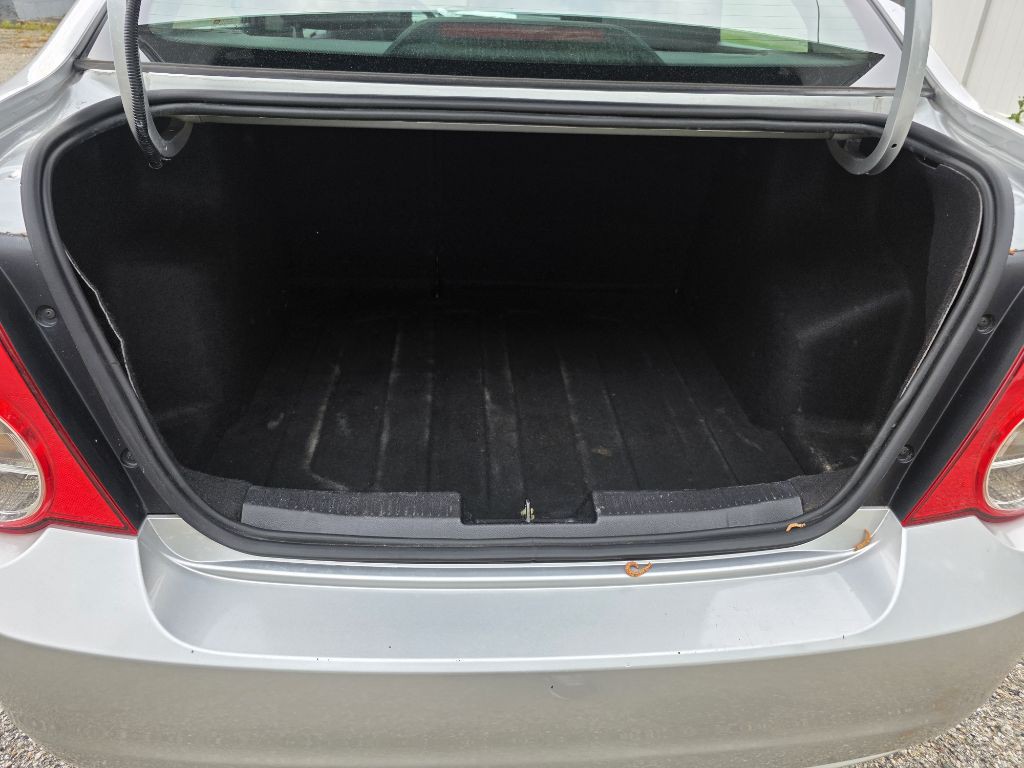 2016 Chevrolet Sonic Image 12