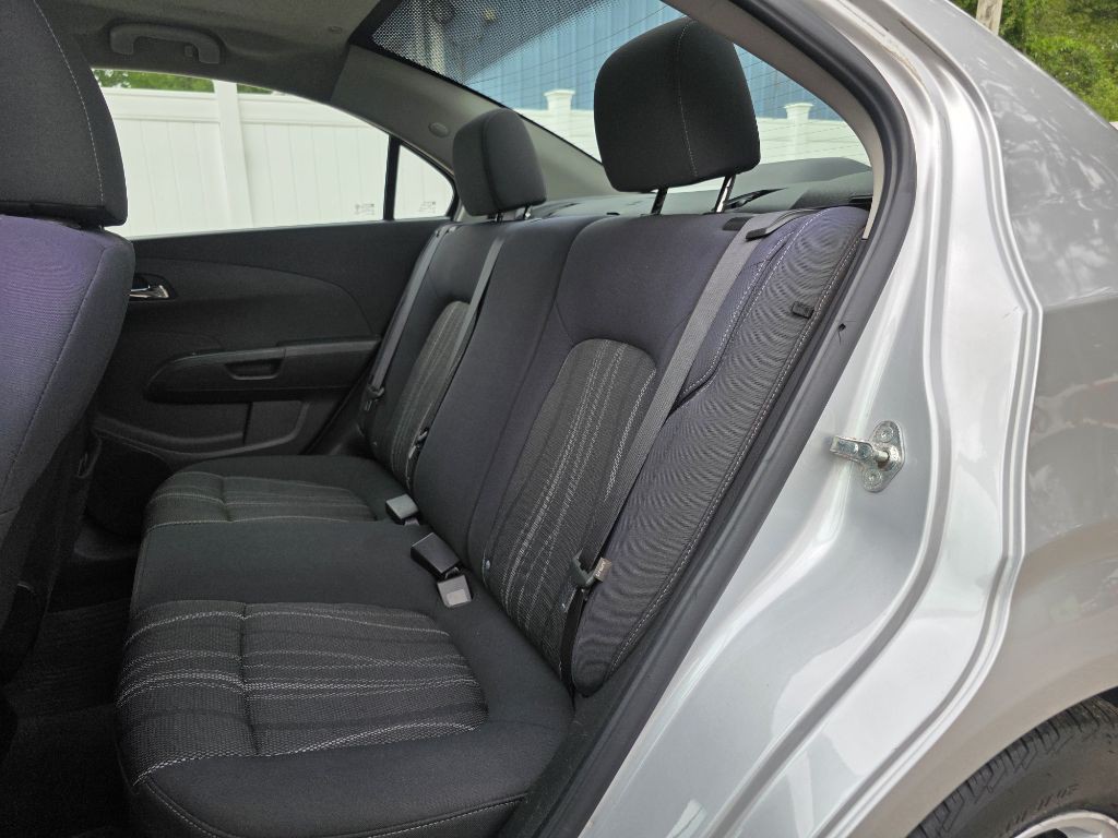 2016 Chevrolet Sonic Image 13