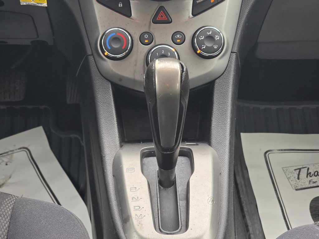 2016 Chevrolet Sonic Image 16